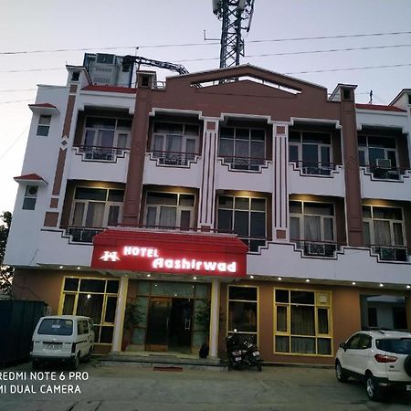 קטרה Aashirwad Hotel מראה חיצוני תמונה