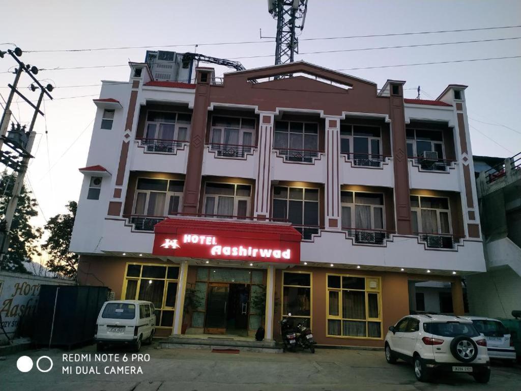 קטרה Aashirwad Hotel מראה חיצוני תמונה