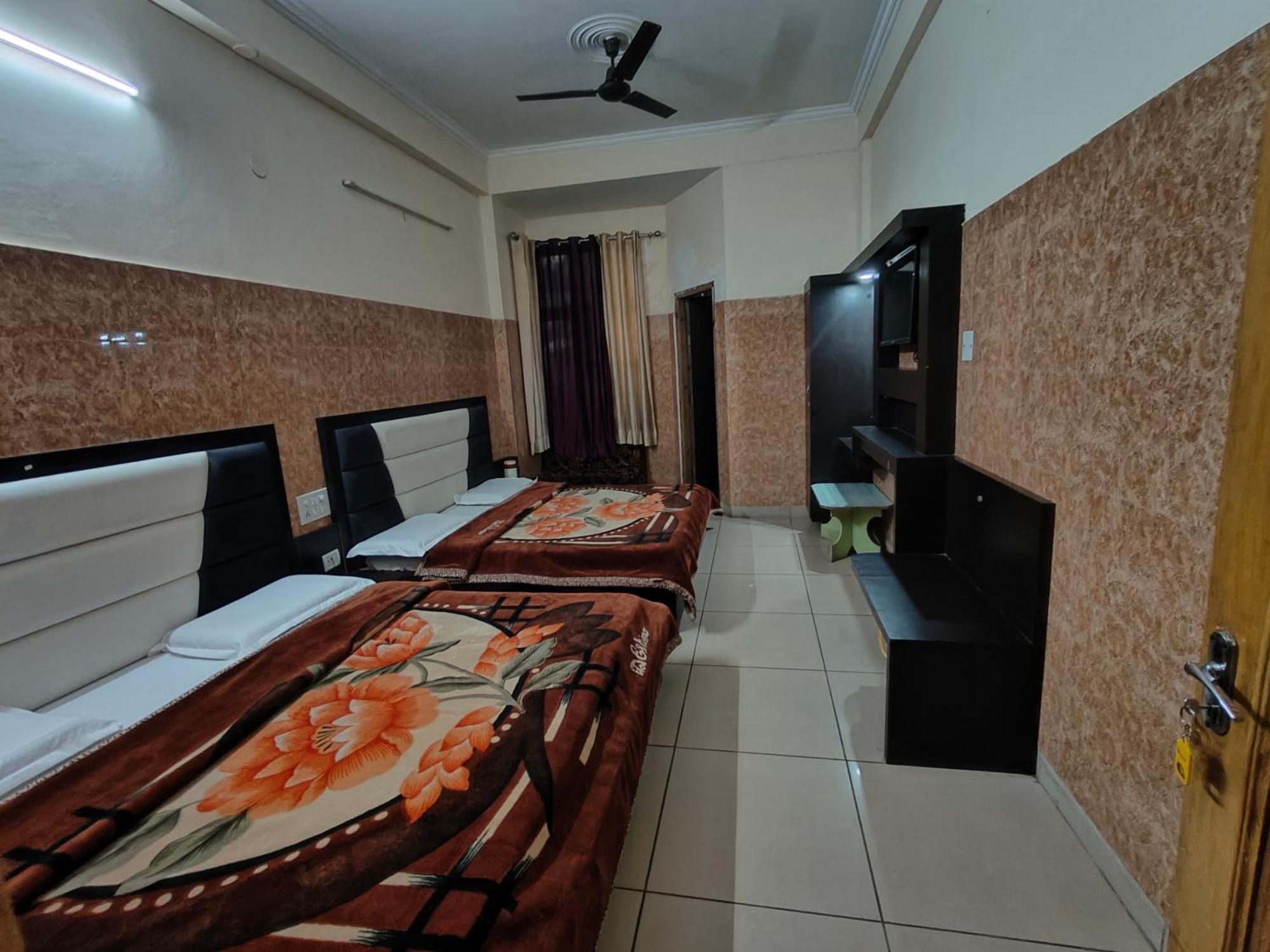 קטרה Aashirwad Hotel מראה חיצוני תמונה