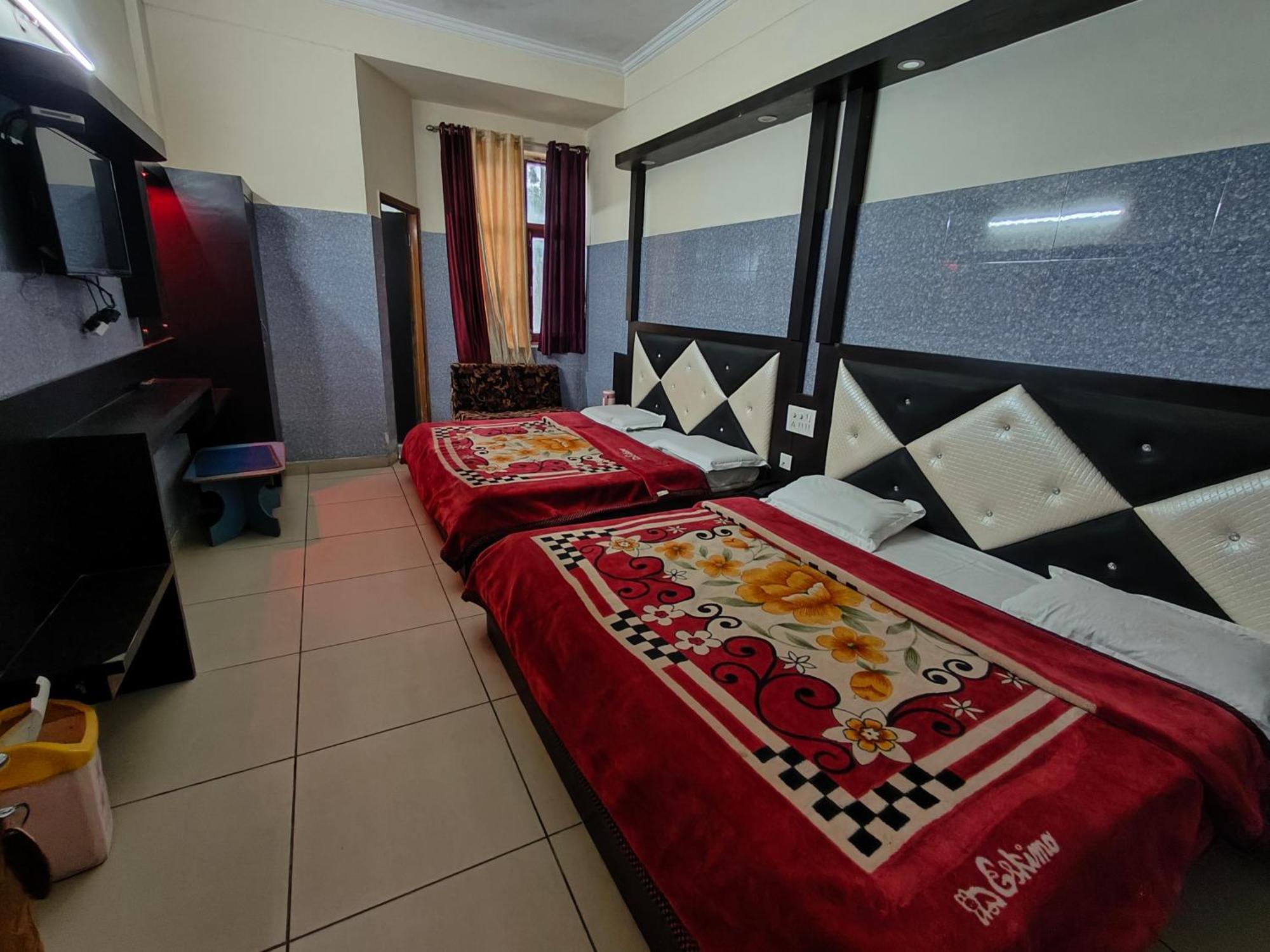 קטרה Aashirwad Hotel מראה חיצוני תמונה